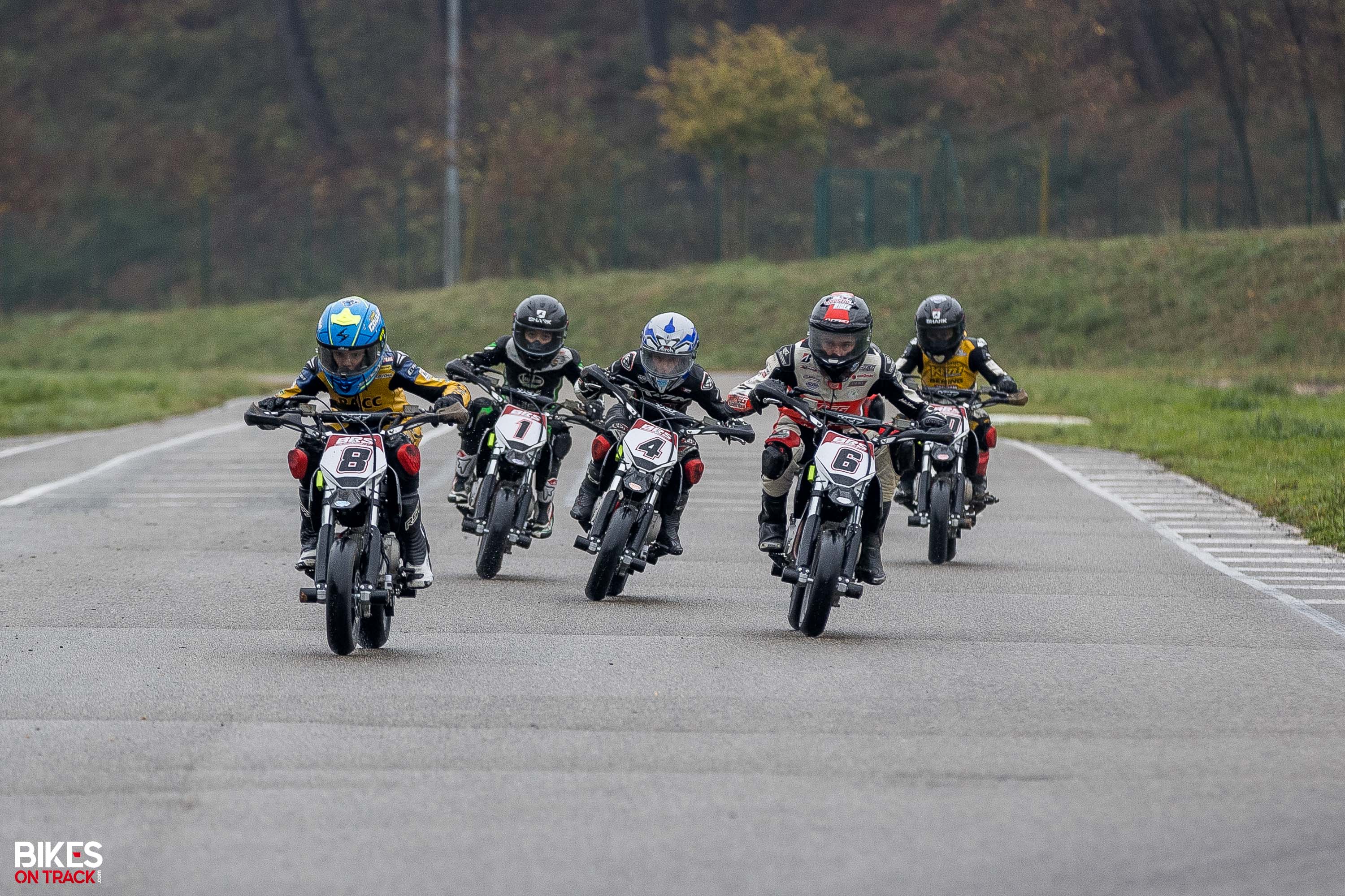Jeunes motards de la FMF Morbihan lors d'une sortie dans le département
